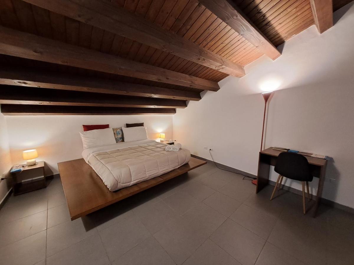 Sopra Moltivolti Guesthouse Палермо Номер фото