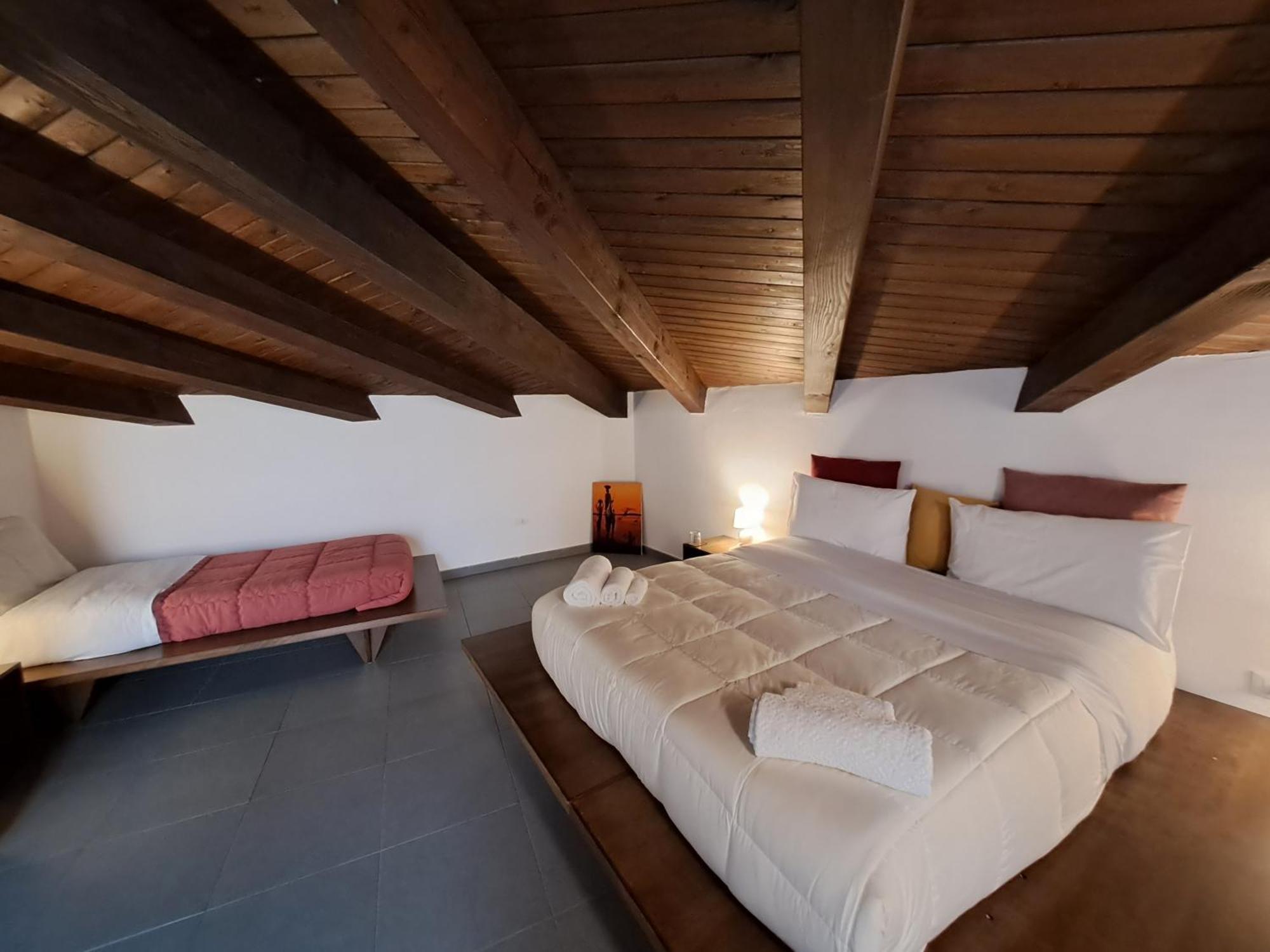 Sopra Moltivolti Guesthouse Палермо Номер фото